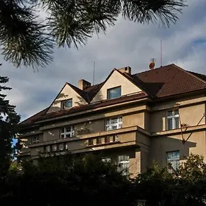 Hostal Vila Flora